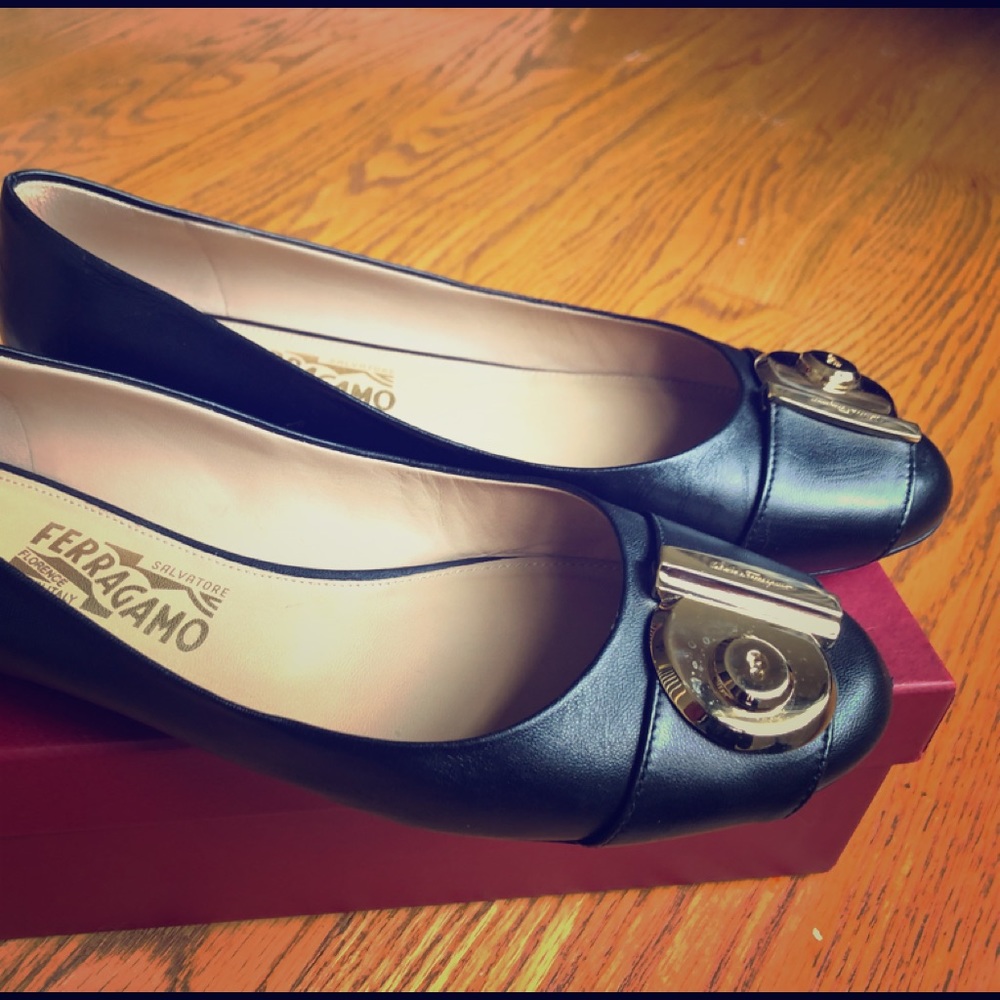 Salvatore Farragamo Black Leathere Fiamma Flats